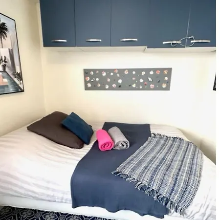 Petit Le Galet Bleu *